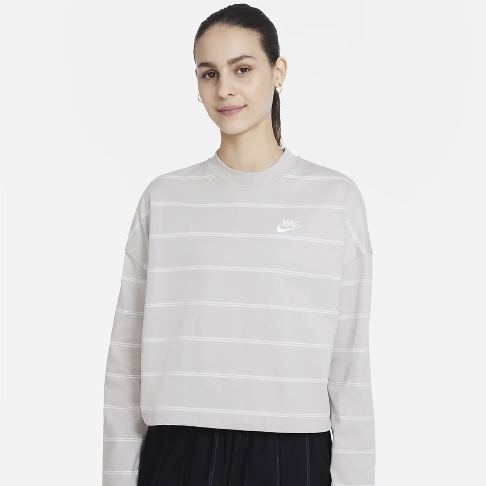 Women’s Longsleeve Nike Top still in bag with tags